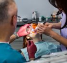 Implanturile dentare sunt potrivite pentru toată lumea?
