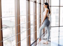 Exerciții posturale pentru un port mai elegant și gât fără riduri