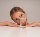 5 trucuri pentru a-ți face buzele să pară mai hidratate