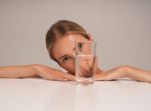 5 trucuri pentru a-ți face buzele să pară mai hidratate