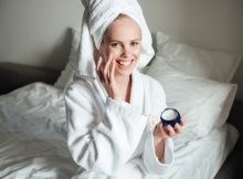 Rutina de seară care ajută pielea să se refacă peste noapte